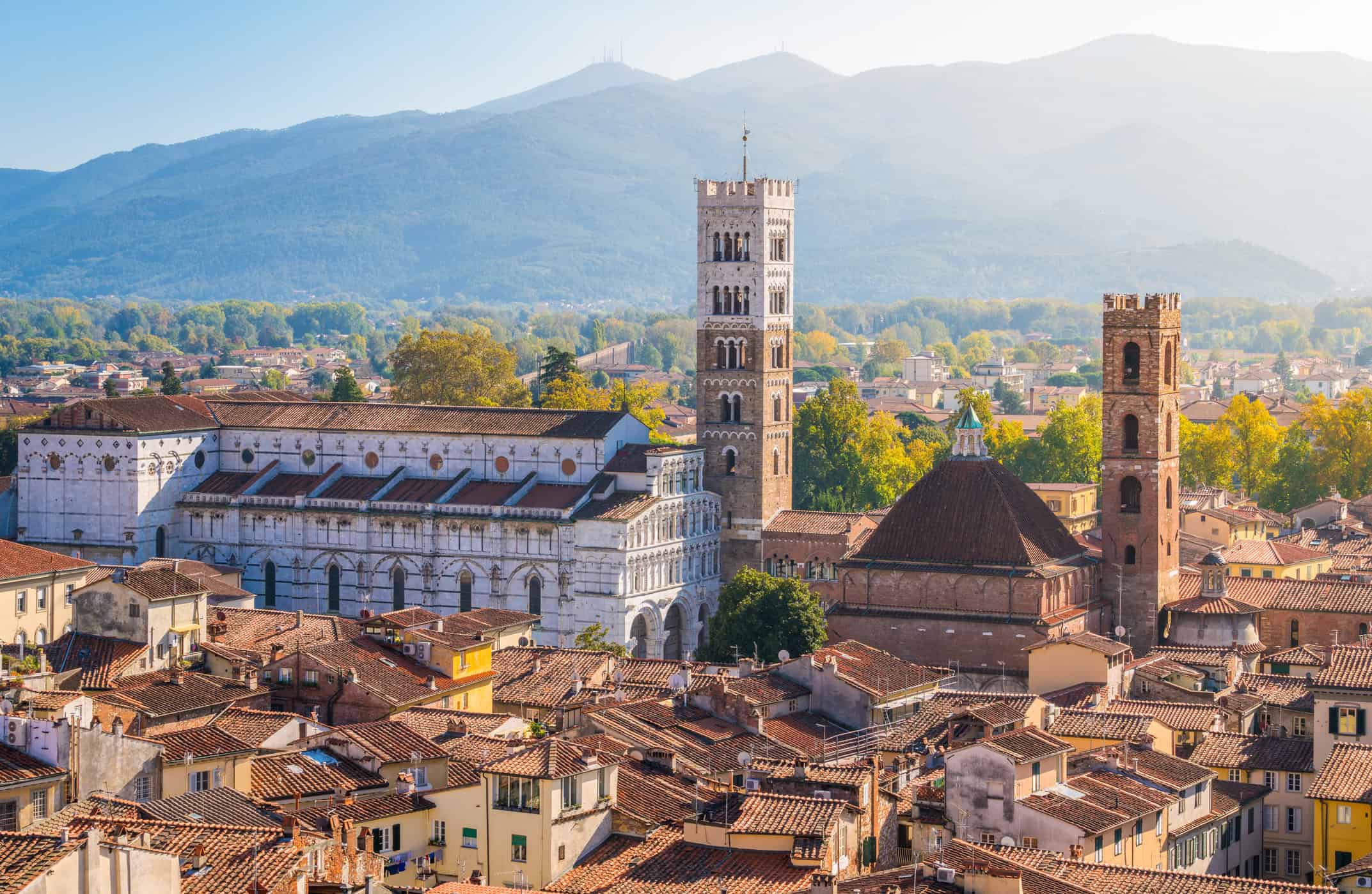 Vista panoramica di Lucca, con il Duomo di San Martino. Toscana, Italia.
